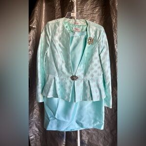 Elegant Mint Women's Blazer with Brooch Accent